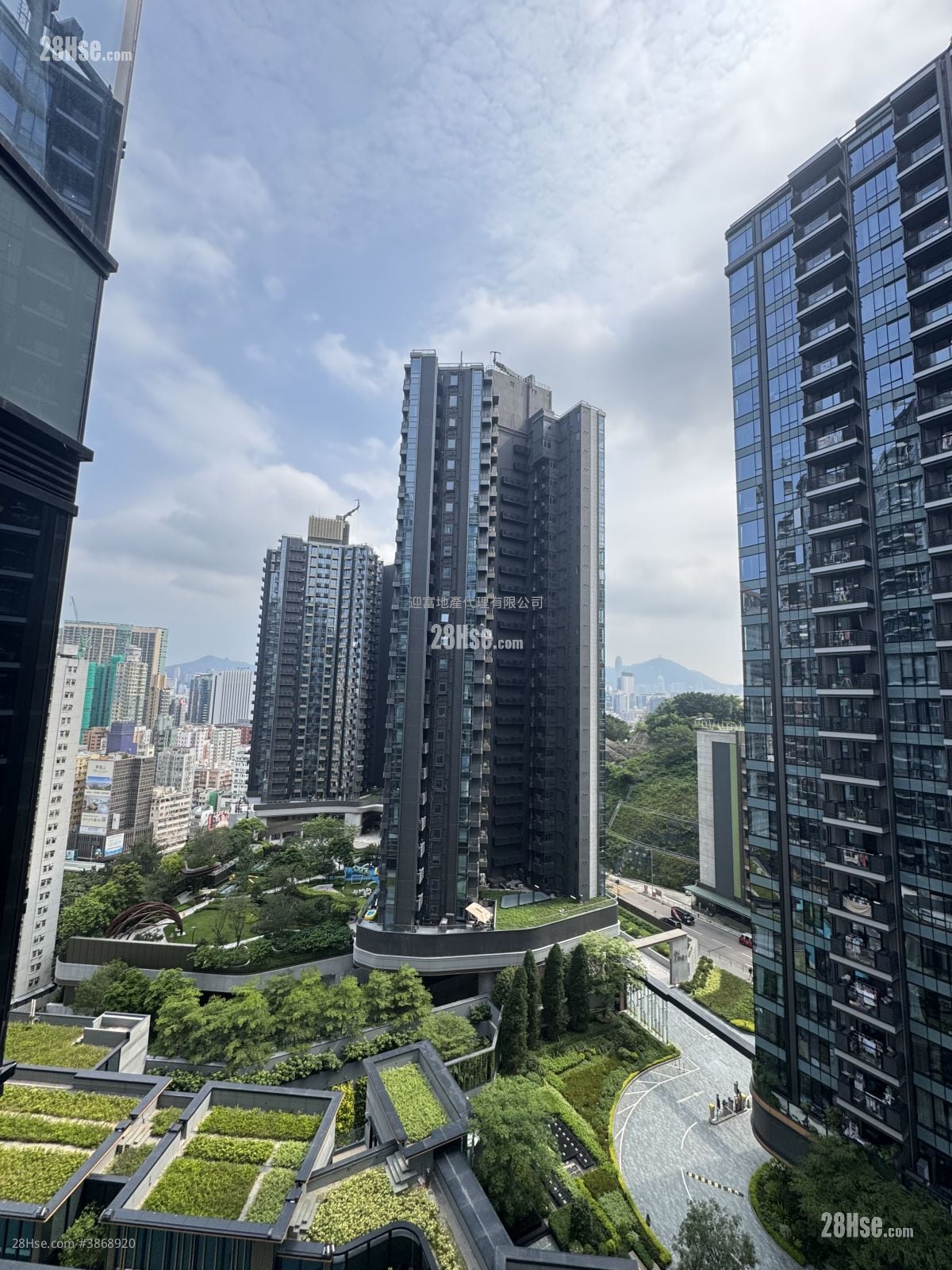 Onmantin Sell 5+ Bedrooms , 3 Bathrooms 783 ft²