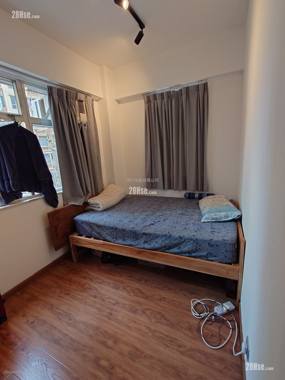 Diamond Building Rental 3 Bedrooms , 1 Bathroom 437 ft²