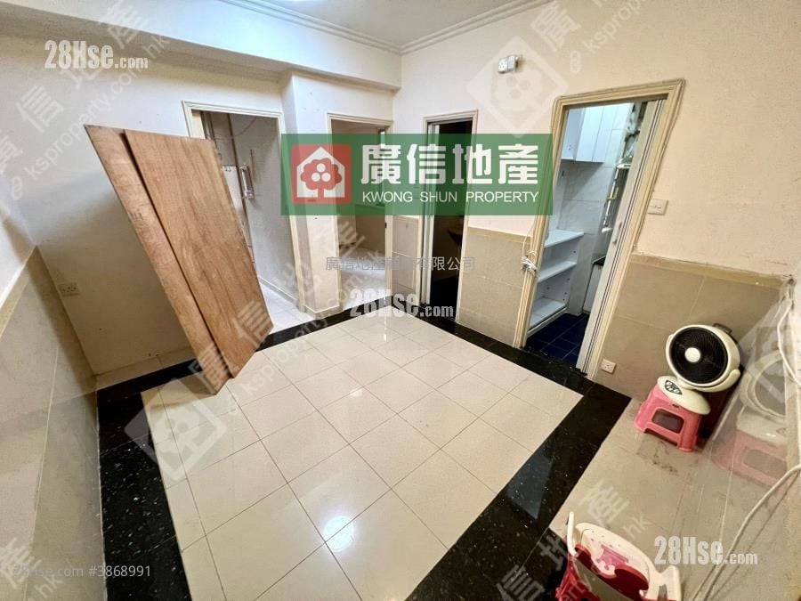 Hung Fai Building Sell 2 Bedrooms , 1 Bathroom 335 ft²