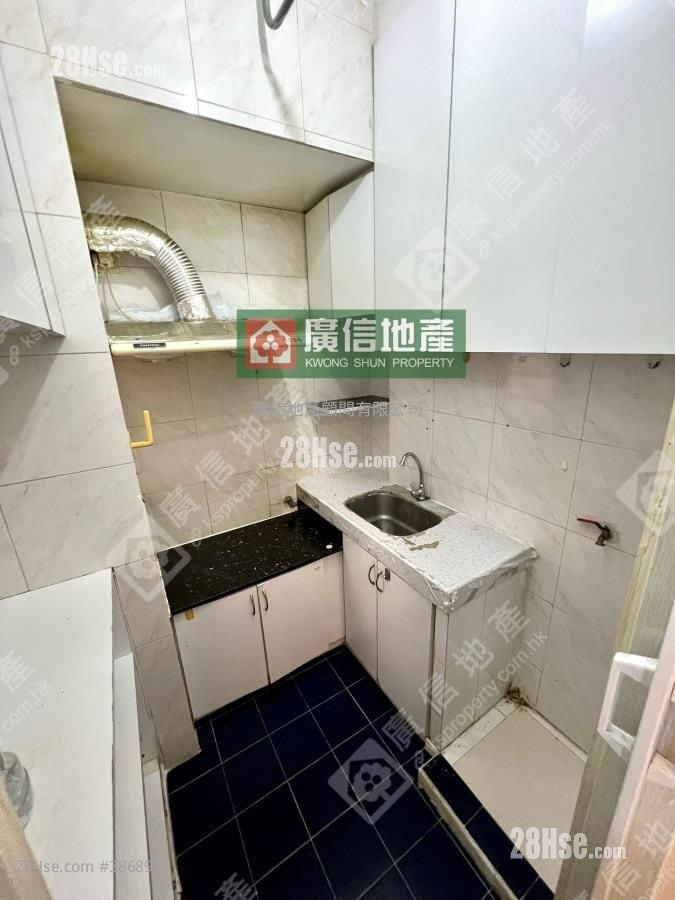 Hung Fai Building Sell 2 Bedrooms , 1 Bathroom 335 ft²