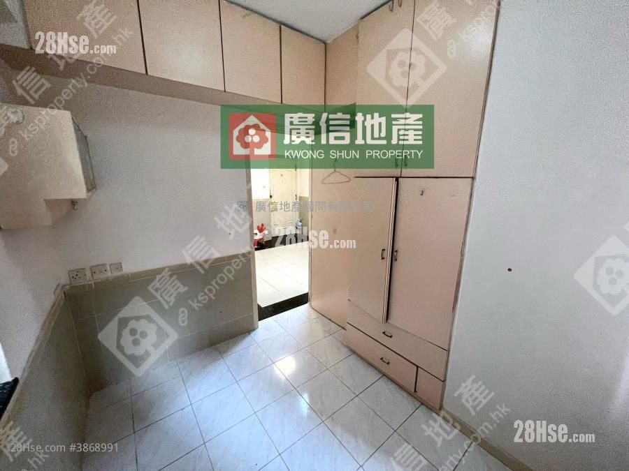 Hung Fai Building Sell 2 Bedrooms , 1 Bathroom 335 ft²