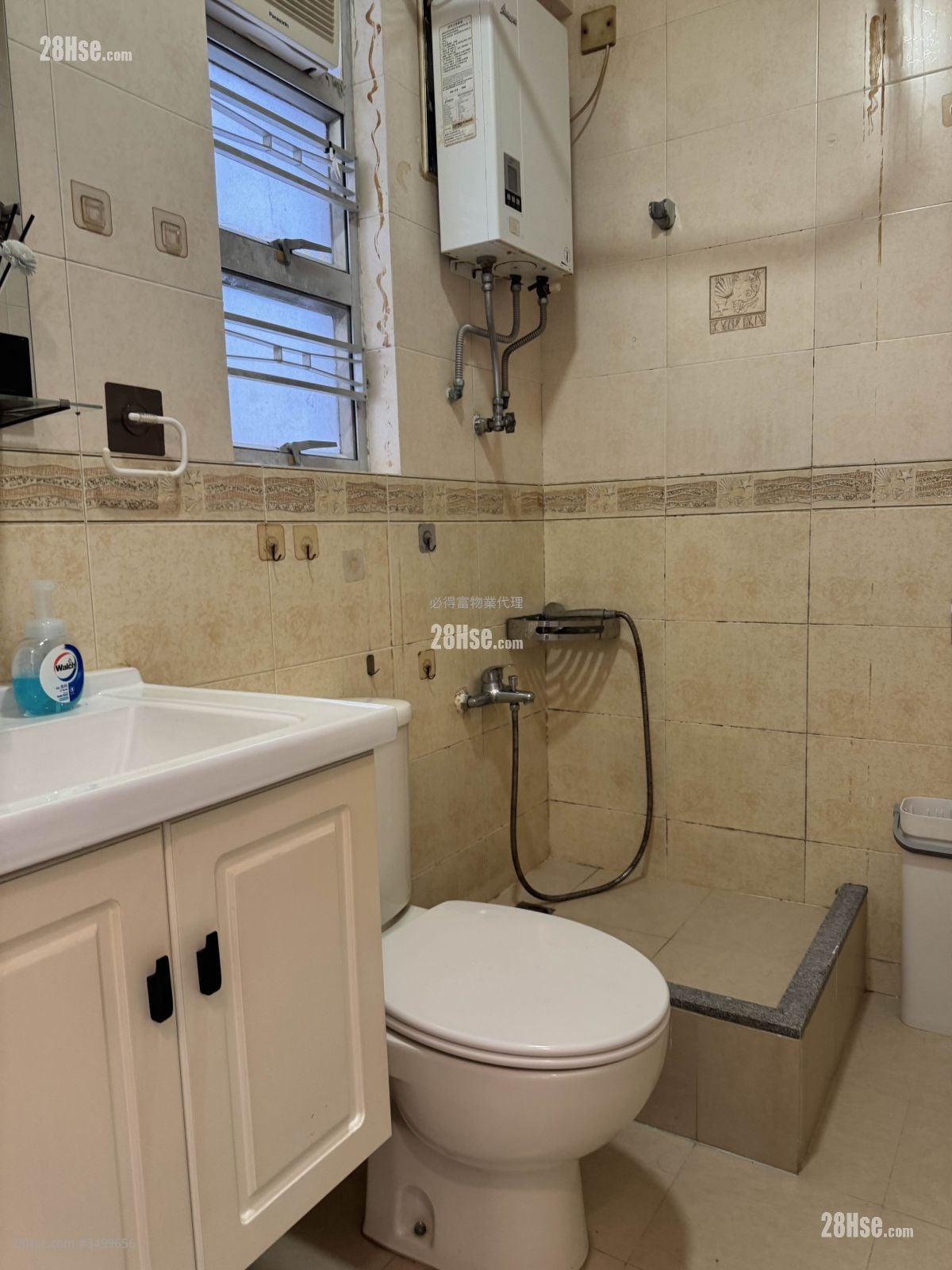 Shaukiwan Centre Rental 2 Bedrooms , 1 Bathroom 306 ft²