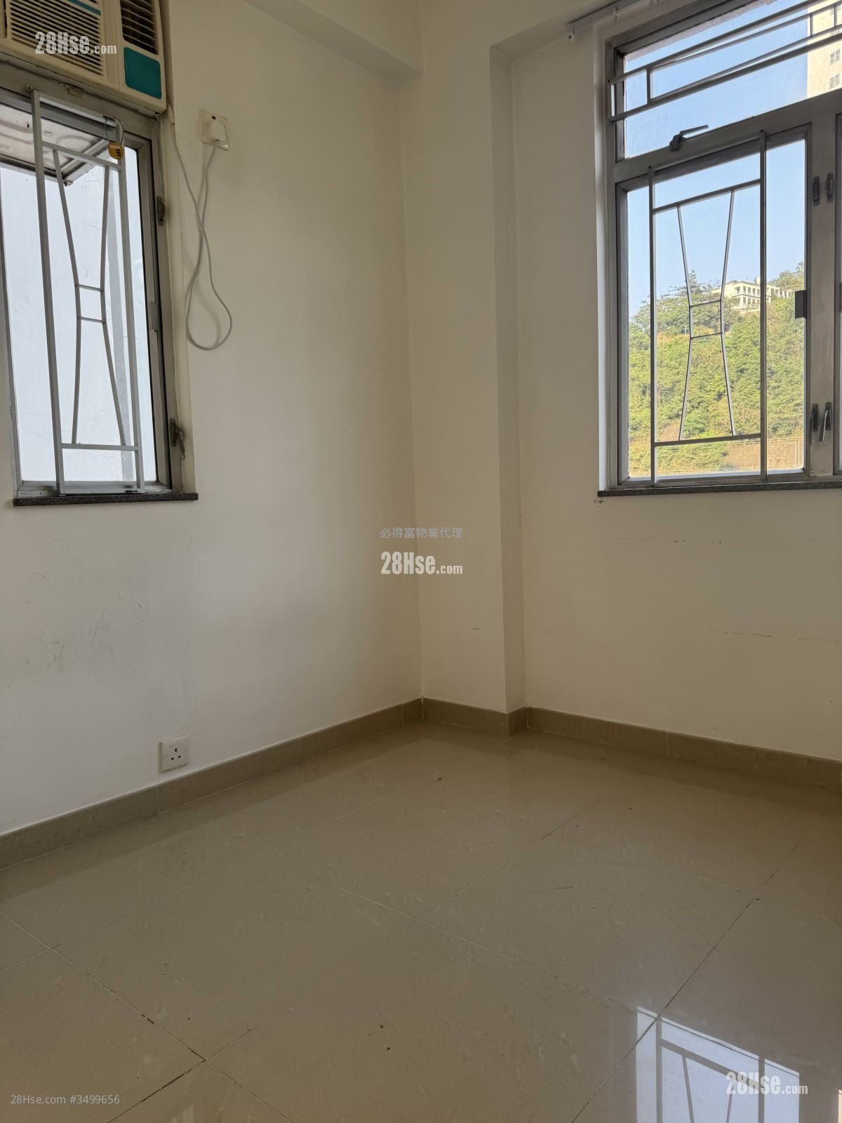 Shaukiwan Centre Rental 2 Bedrooms , 1 Bathroom 306 ft²