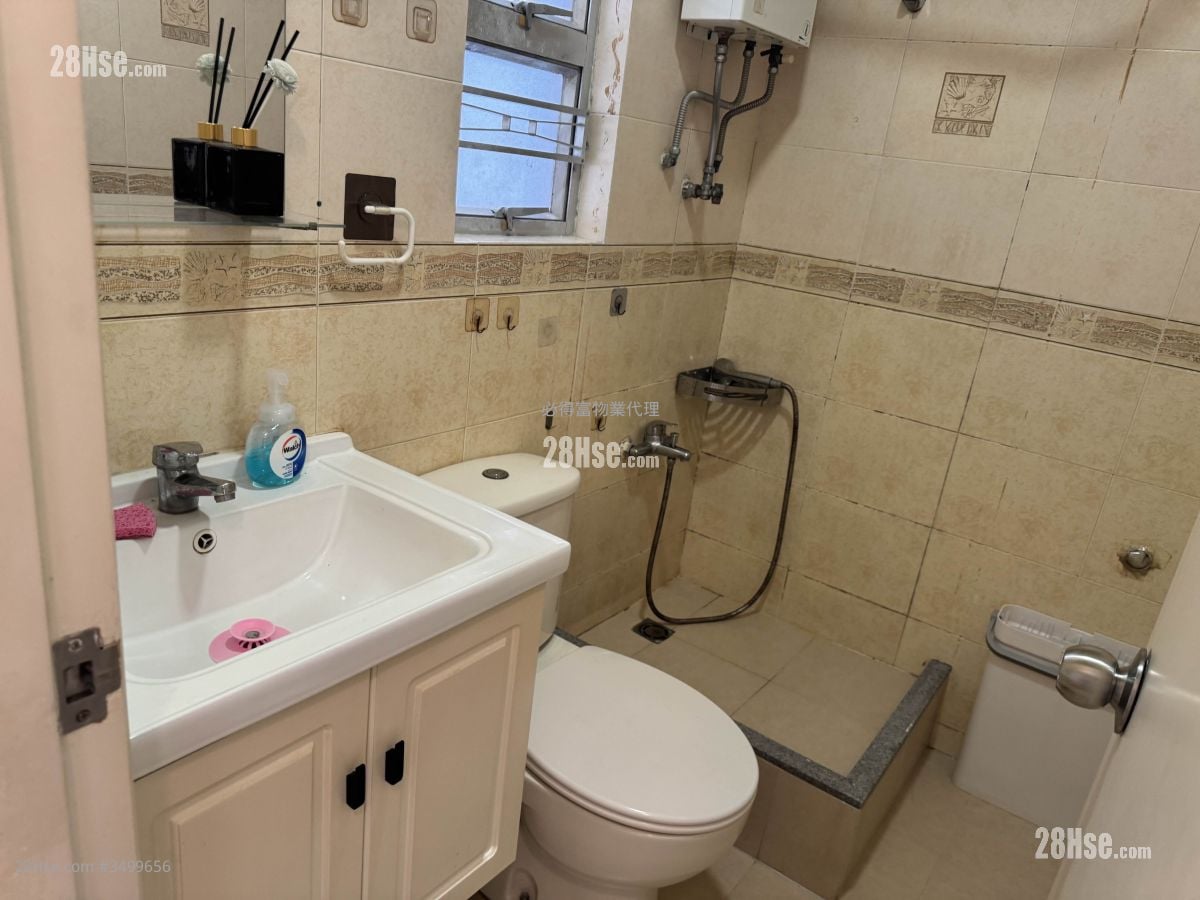 Shaukiwan Centre Rental 2 Bedrooms , 1 Bathroom 306 ft²