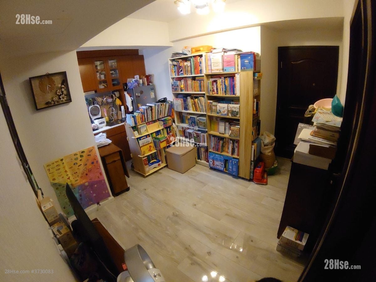 On Fai Building Sell 2 Bedrooms , 1 Bathroom 293 ft²