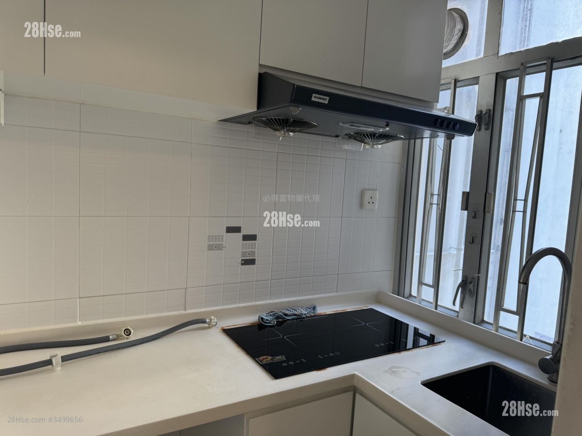 Shaukiwan Centre Rental 2 Bedrooms , 1 Bathroom 306 ft²