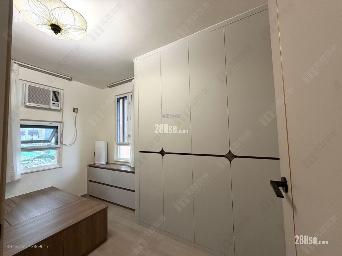 Siu Hong Court Sell 3 Bedrooms 568 ft²
