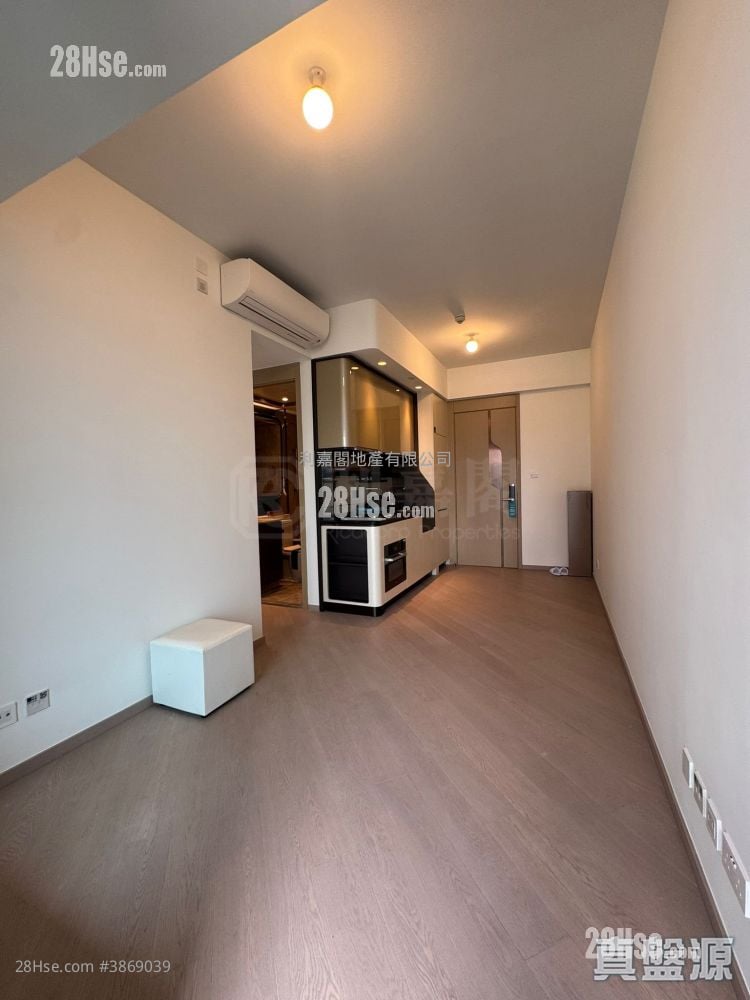 Victoria Voyage Rental 431 ft²