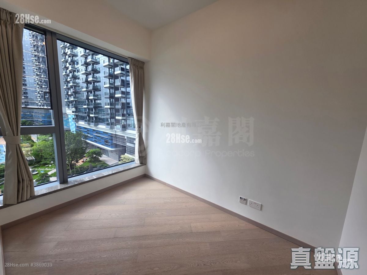 Victoria Voyage Rental 431 ft²