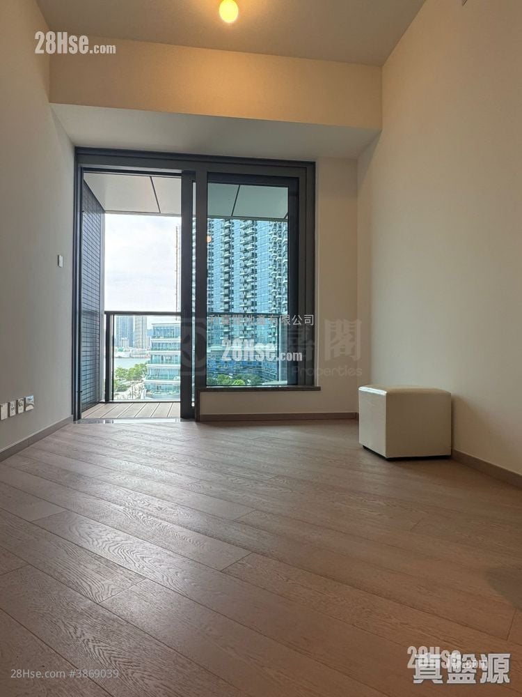 Victoria Voyage Rental 431 ft²