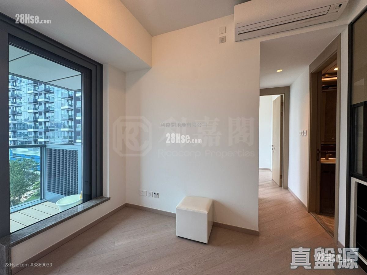 Victoria Voyage Rental 431 ft²