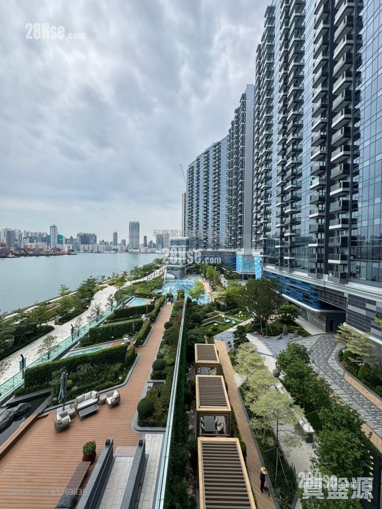 Victoria Voyage Rental 431 ft²