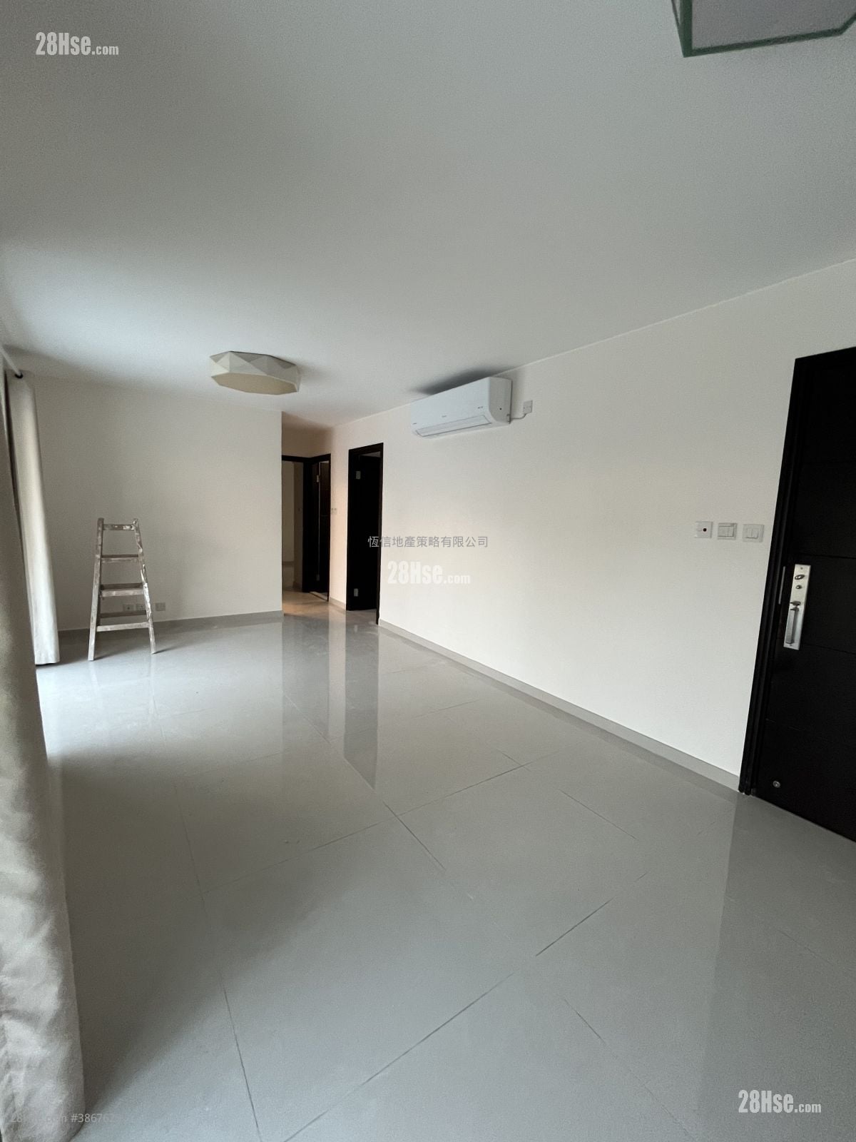 Village Rental 3 Bedrooms , 1 Bathroom 630 ft²