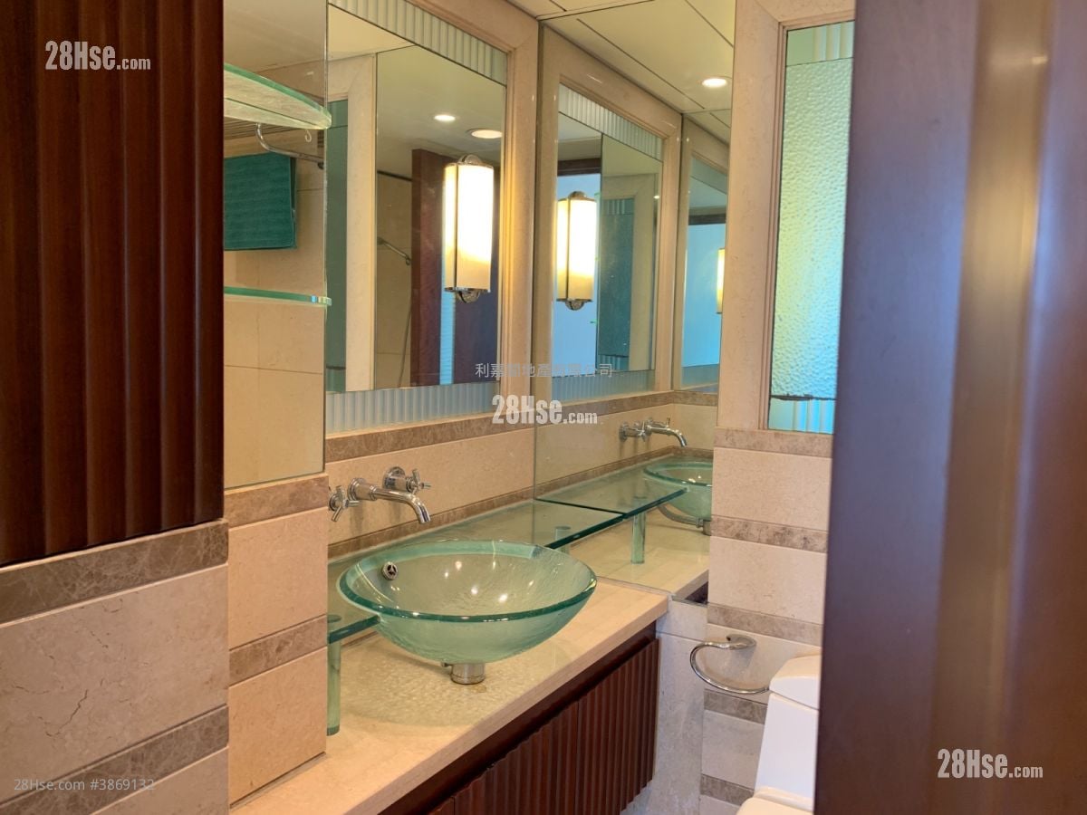 The Harbourside Rental 2 Bedrooms , 2 Bathrooms 743 ft²