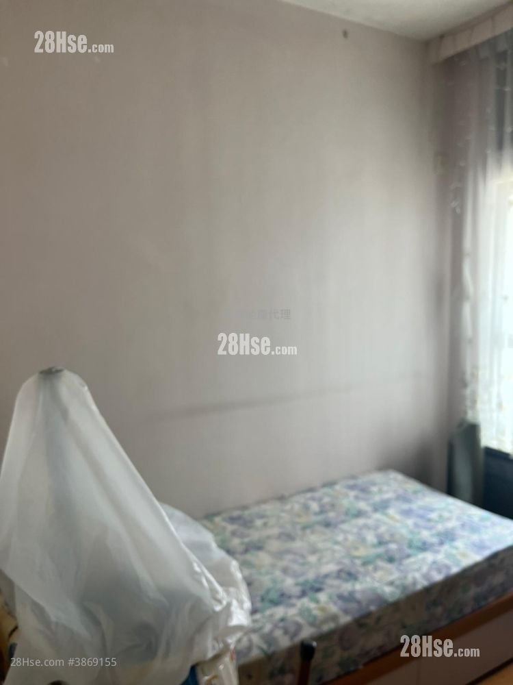 Tung Tao Court Sell 3 Bedrooms , 1 Bathroom 554 ft²