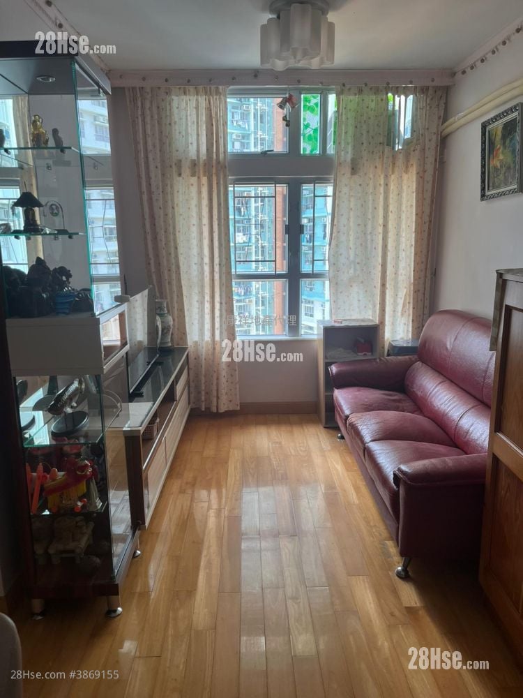 Tung Tao Court Sell 3 Bedrooms , 1 Bathroom 554 ft²