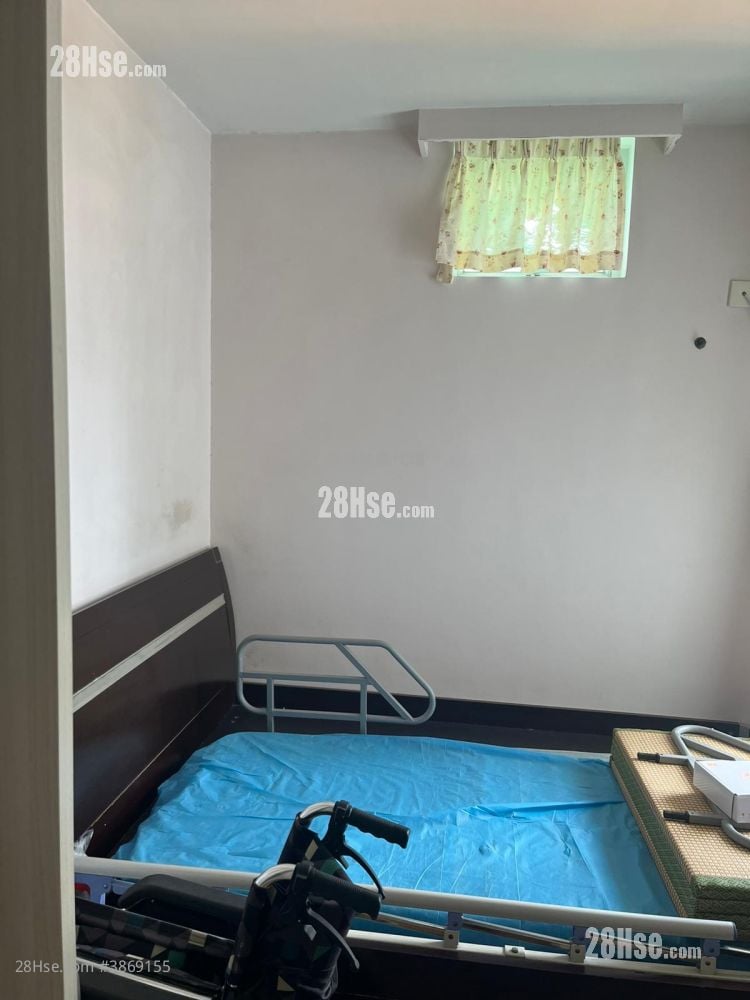 Tung Tao Court Sell 3 Bedrooms , 1 Bathroom 554 ft²
