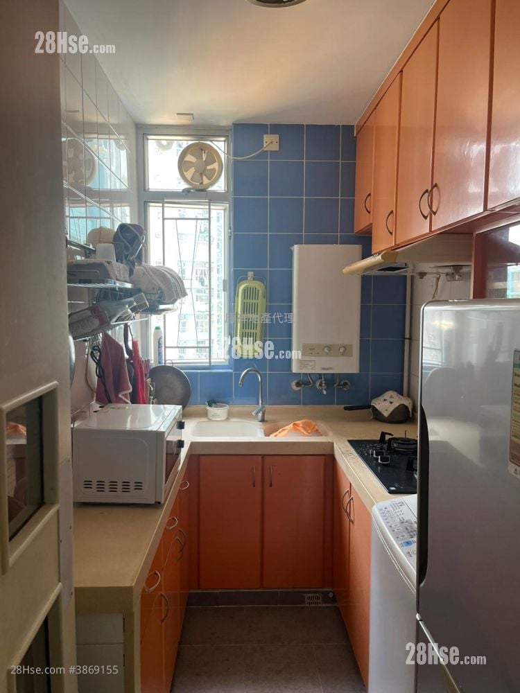 Tung Tao Court Sell 3 Bedrooms , 1 Bathroom 554 ft²