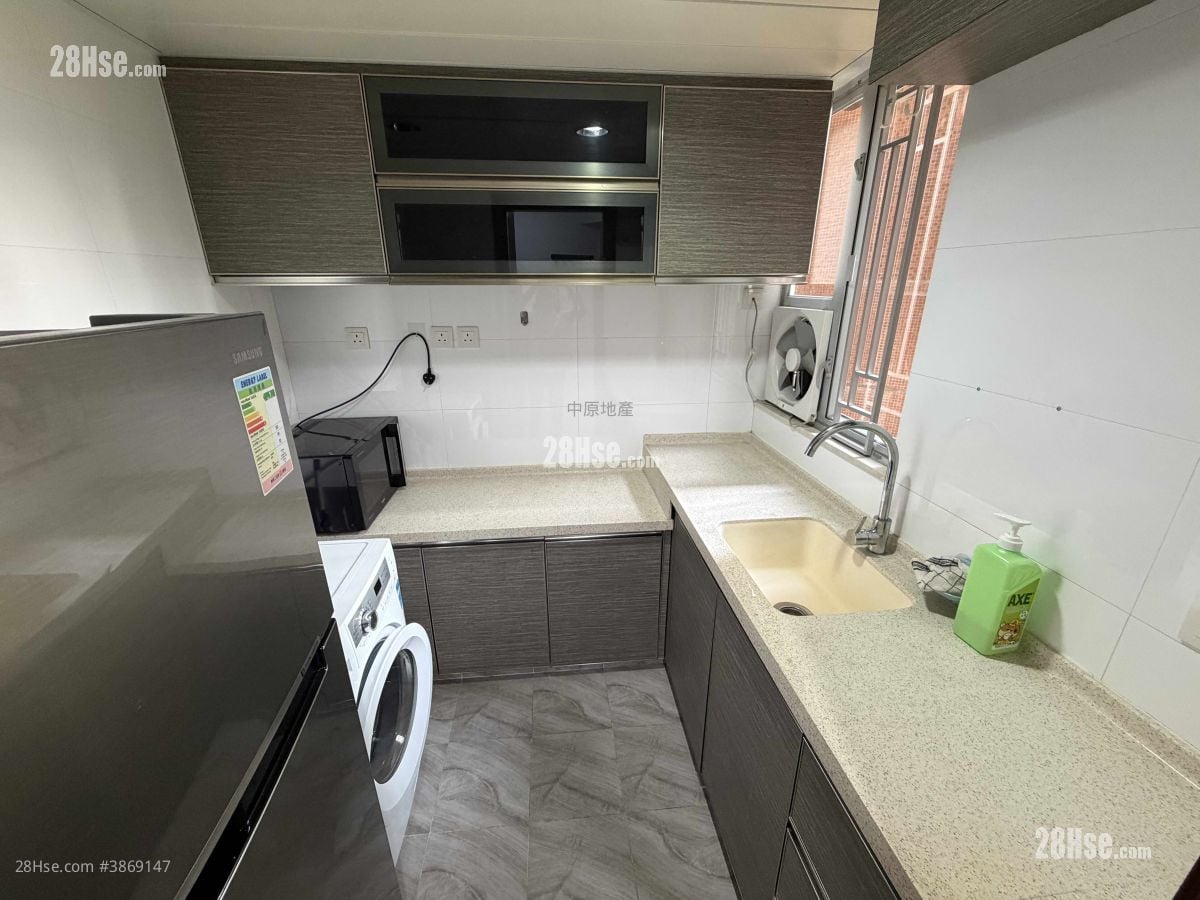 kitchen: Siu Hong Court Sell 2 Bedrooms , 1 Bathroom 447 ft²