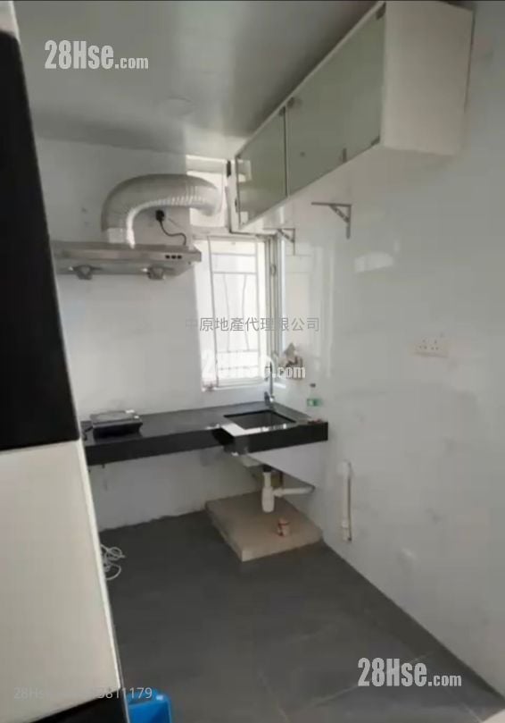 Kam Fung Garden Sell 2 Bedrooms , 1 Bathroom 339 ft²