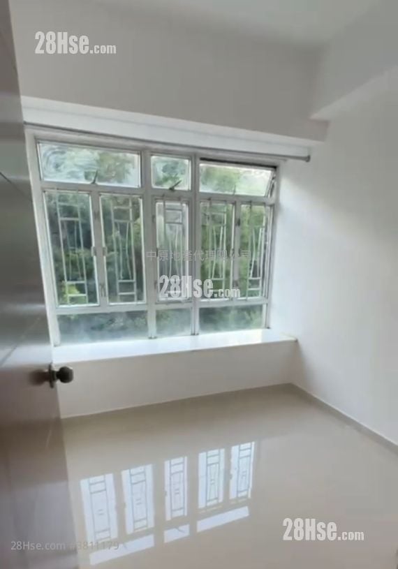 Kam Fung Garden Sell 2 Bedrooms , 1 Bathroom 339 ft²