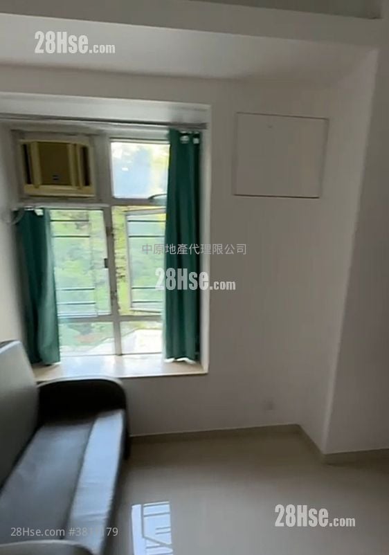 Kam Fung Garden Sell 2 Bedrooms , 1 Bathroom 339 ft²