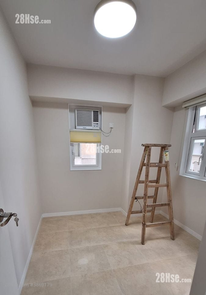 Whampoa Estate Sell 2 Bedrooms , 1 Bathroom 401 ft²