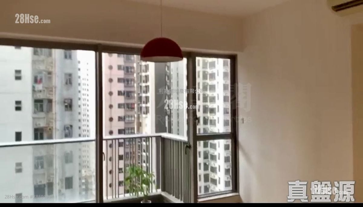 Island Crest Sell 2 Bedrooms , 1 Bathroom 555 ft²