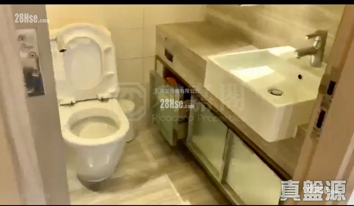 Island Crest Sell 2 Bedrooms , 1 Bathroom 555 ft²