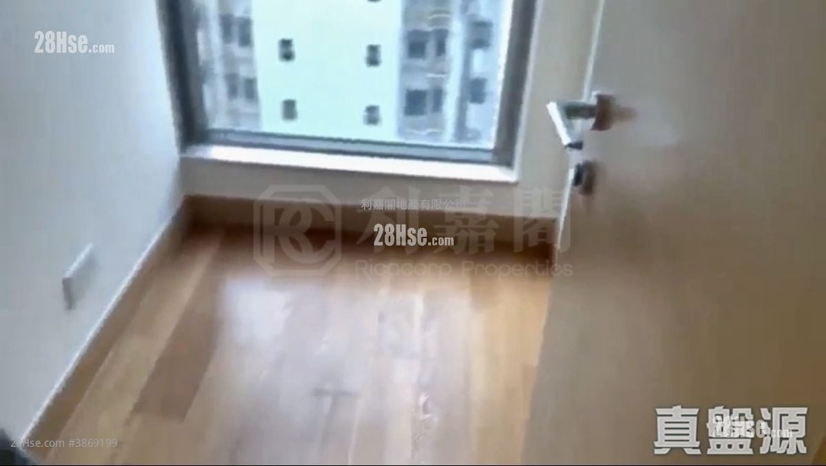 Island Crest Sell 2 Bedrooms , 1 Bathroom 555 ft²
