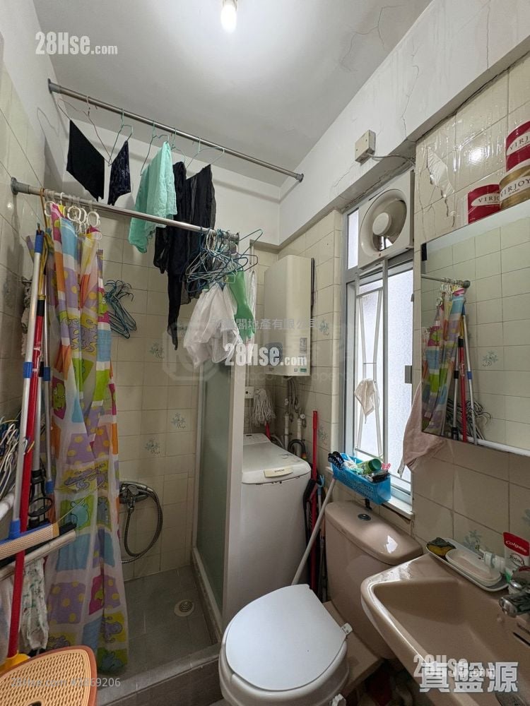 Hung Yat Building Sell 2 Bedrooms 342 ft²
