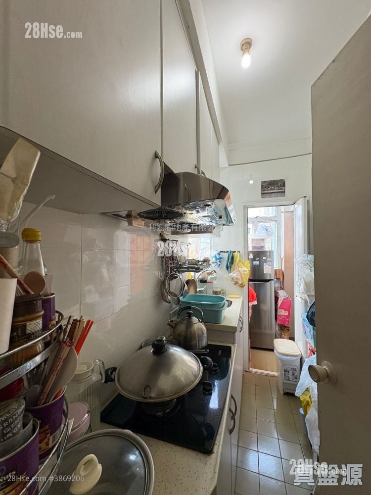 Hung Yat Building Sell 2 Bedrooms 342 ft²
