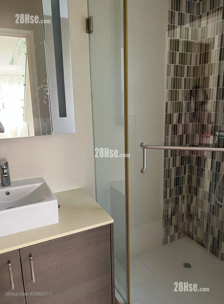 Village Rental 5+ Bedrooms , 5+ Bathrooms 2,100 ft²