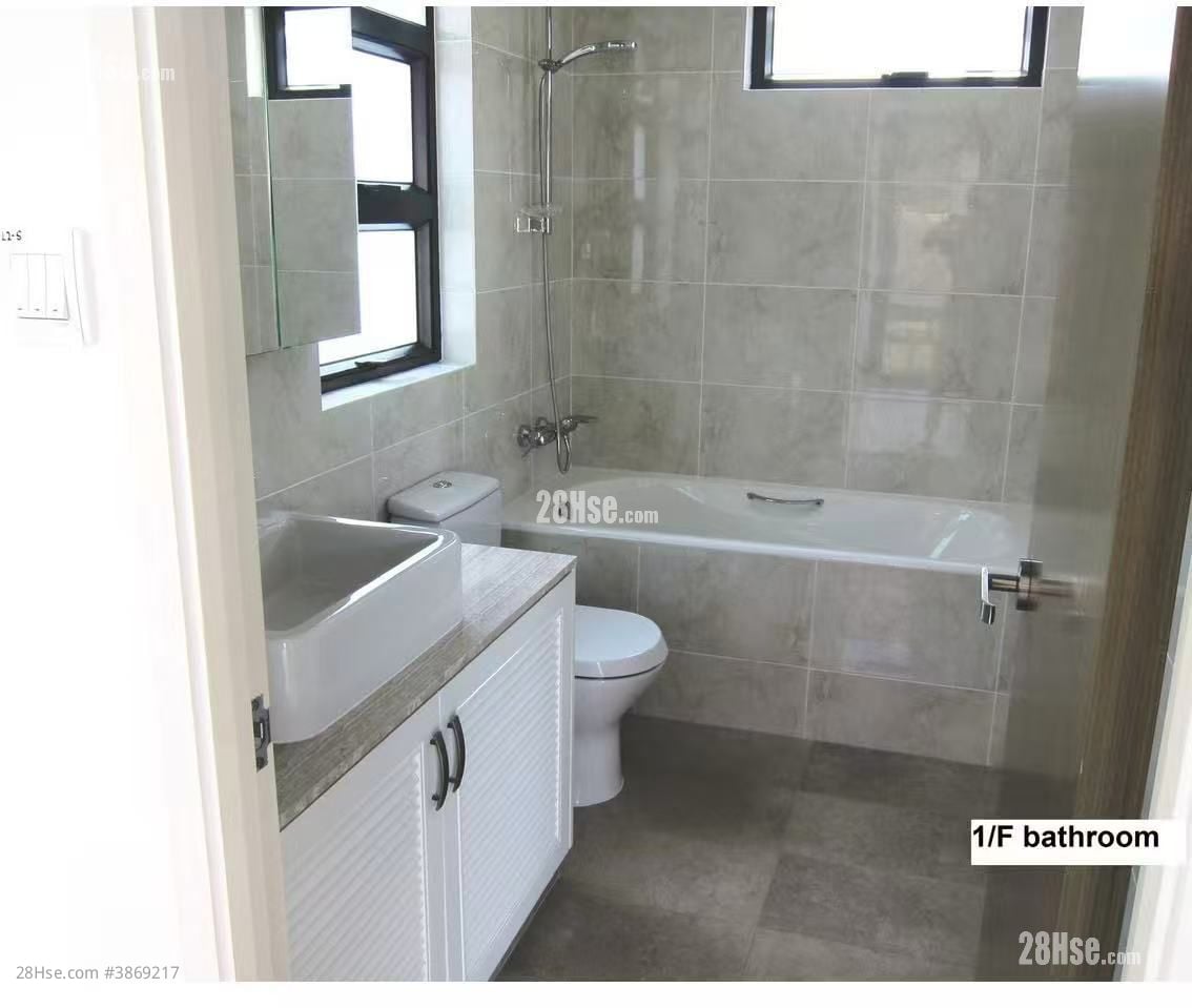 Village Rental 5+ Bedrooms , 5+ Bathrooms 2,100 ft²