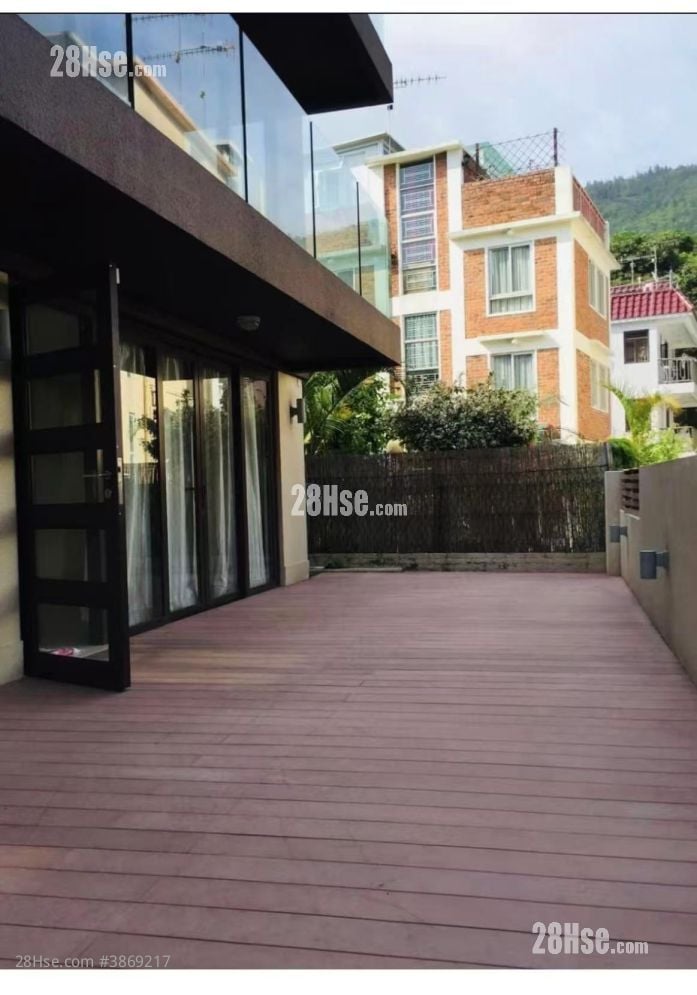 Village Rental 5+ Bedrooms , 5+ Bathrooms 2,100 ft²