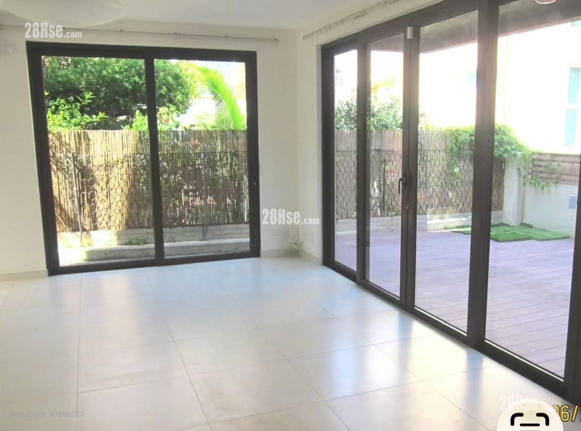 Village Rental 5+ Bedrooms , 5+ Bathrooms 2,100 ft²
