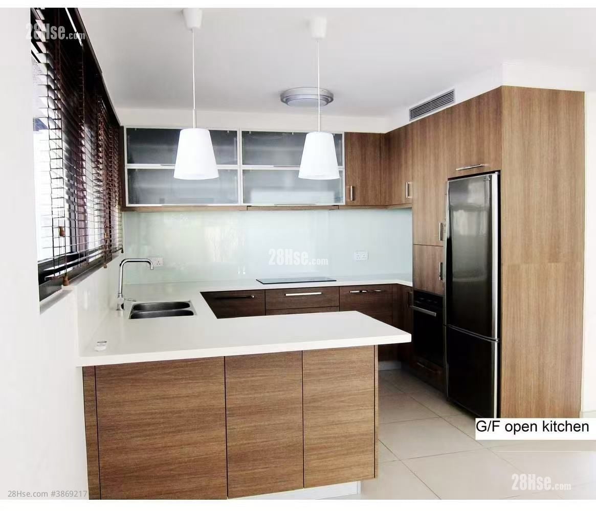 Village Rental 5+ Bedrooms , 5+ Bathrooms 2,100 ft²
