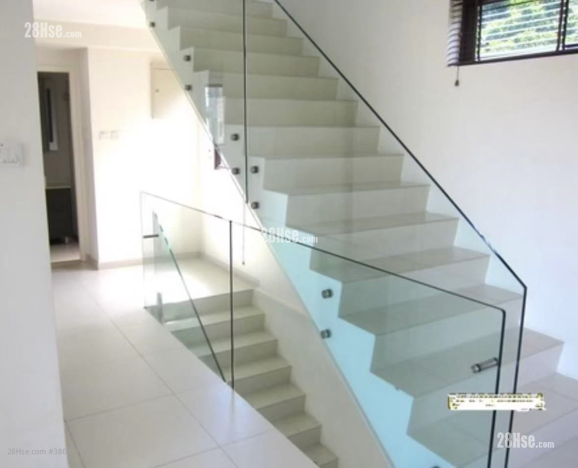 Village Rental 5+ Bedrooms , 5+ Bathrooms 2,100 ft²