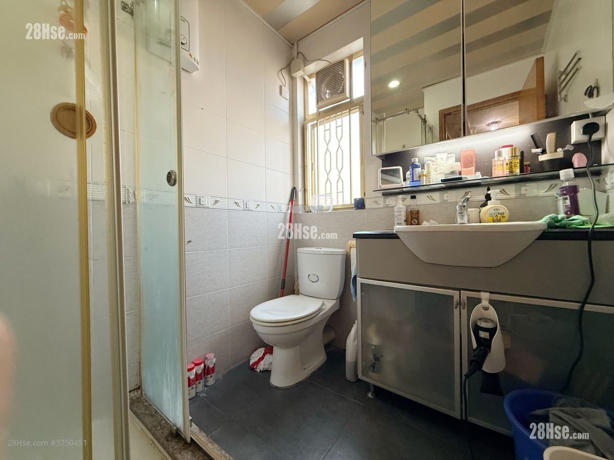 Village Sell 4 Bedrooms , 2 Bathrooms 700 ft²