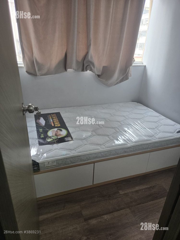 2 Wong Chuk Street Rental 2 Bedrooms , 1 Bathroom 250 ft²