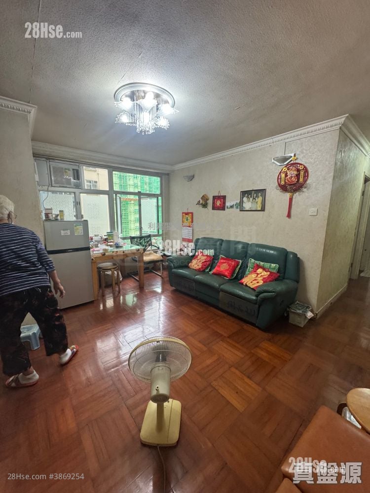 Mei Foo Sun Chuen Sell 2 Bedrooms , 1 Bathroom 520 ft²