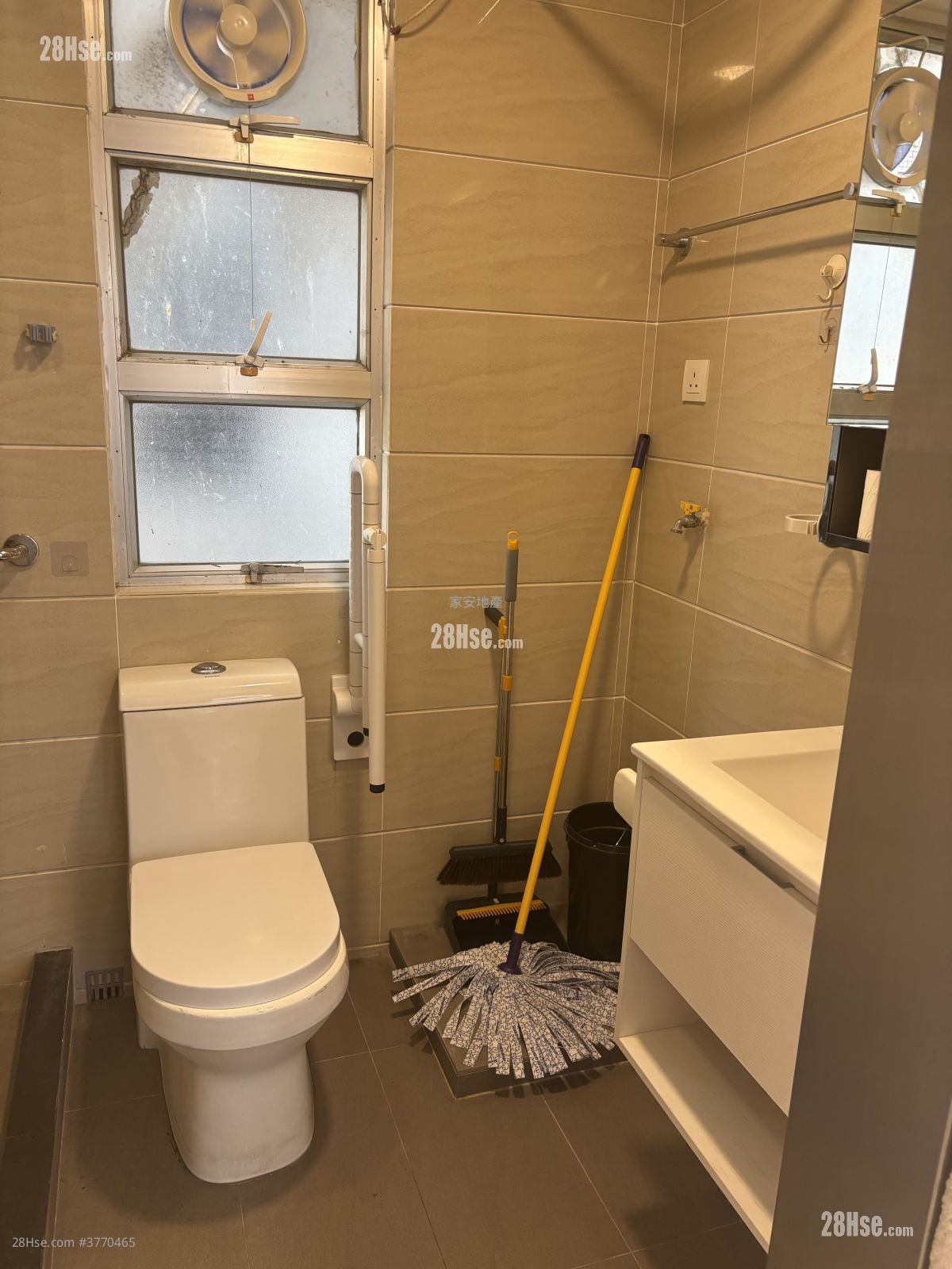 Shing Fat Building Sell 2 Bedrooms , 1 Bathroom 405 ft²