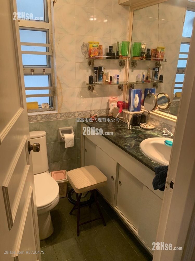 Whampoa Garden Sell 4 Bedrooms , 2 Bathrooms 797 ft²