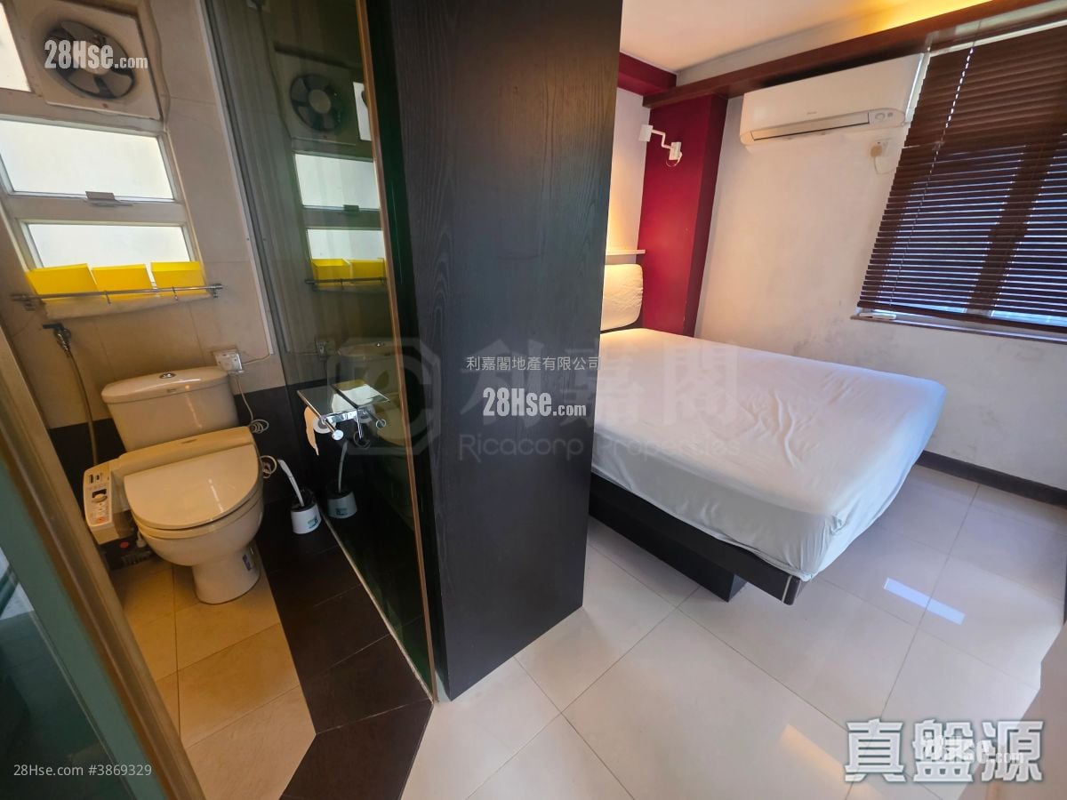master room: Mei Foo Sun Chuen Sell 3 Bedrooms 709 ft²