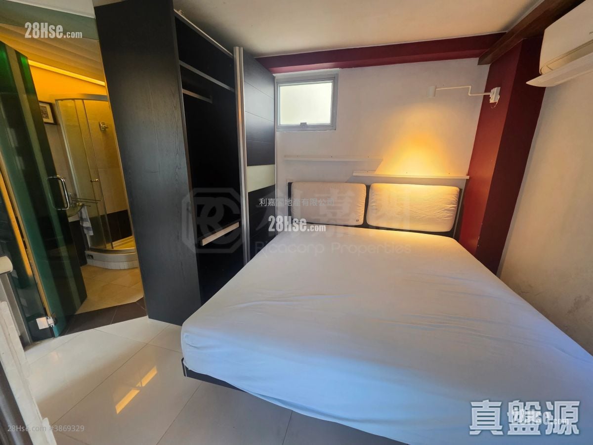 master room: Mei Foo Sun Chuen Sell 3 Bedrooms 709 ft²