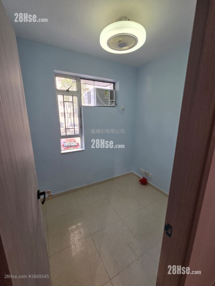 bedroom 1: Chevalier Garden Rental 590 ft²