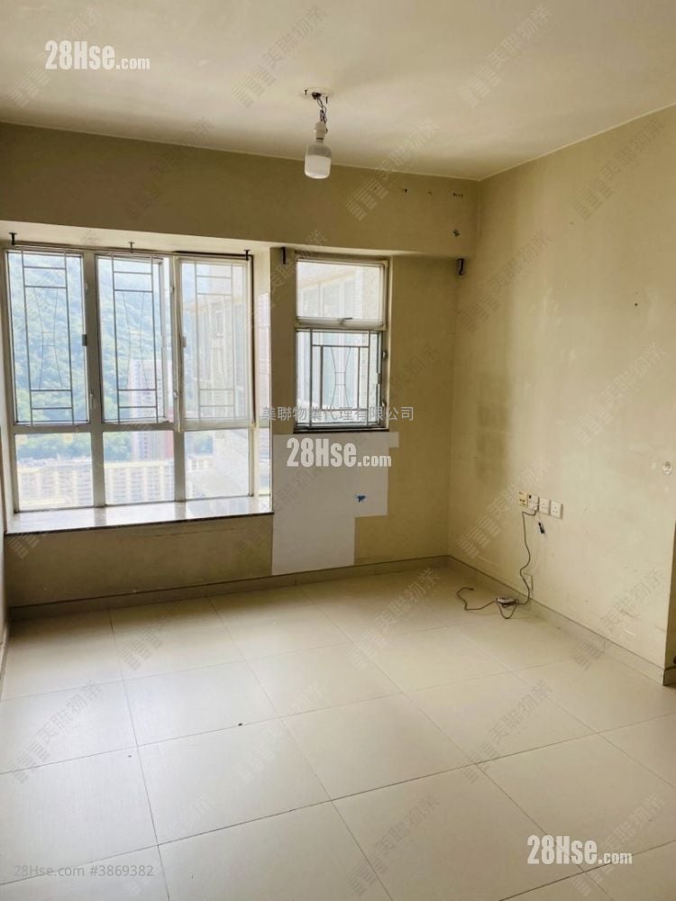 Tsuen Wan Plaza Sell 2 Bedrooms 433 ft²