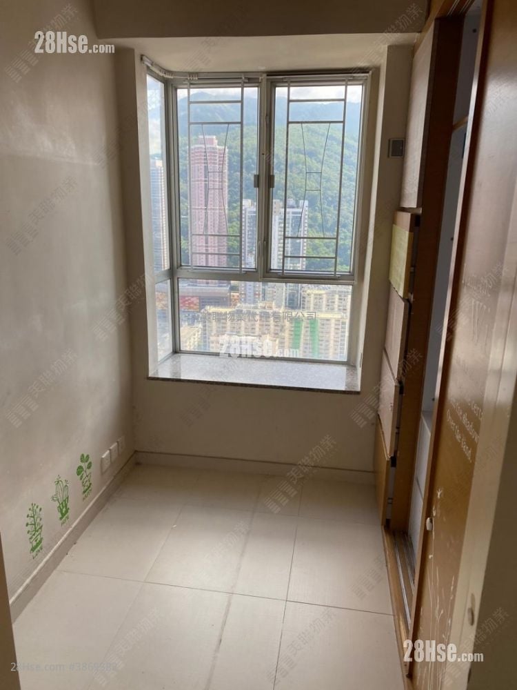 Tsuen Wan Plaza Sell 2 Bedrooms 433 ft²