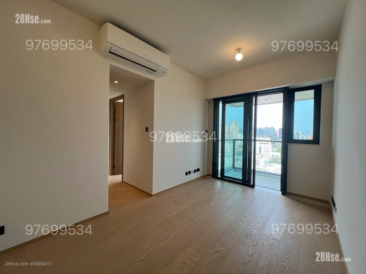 living room: 客廳