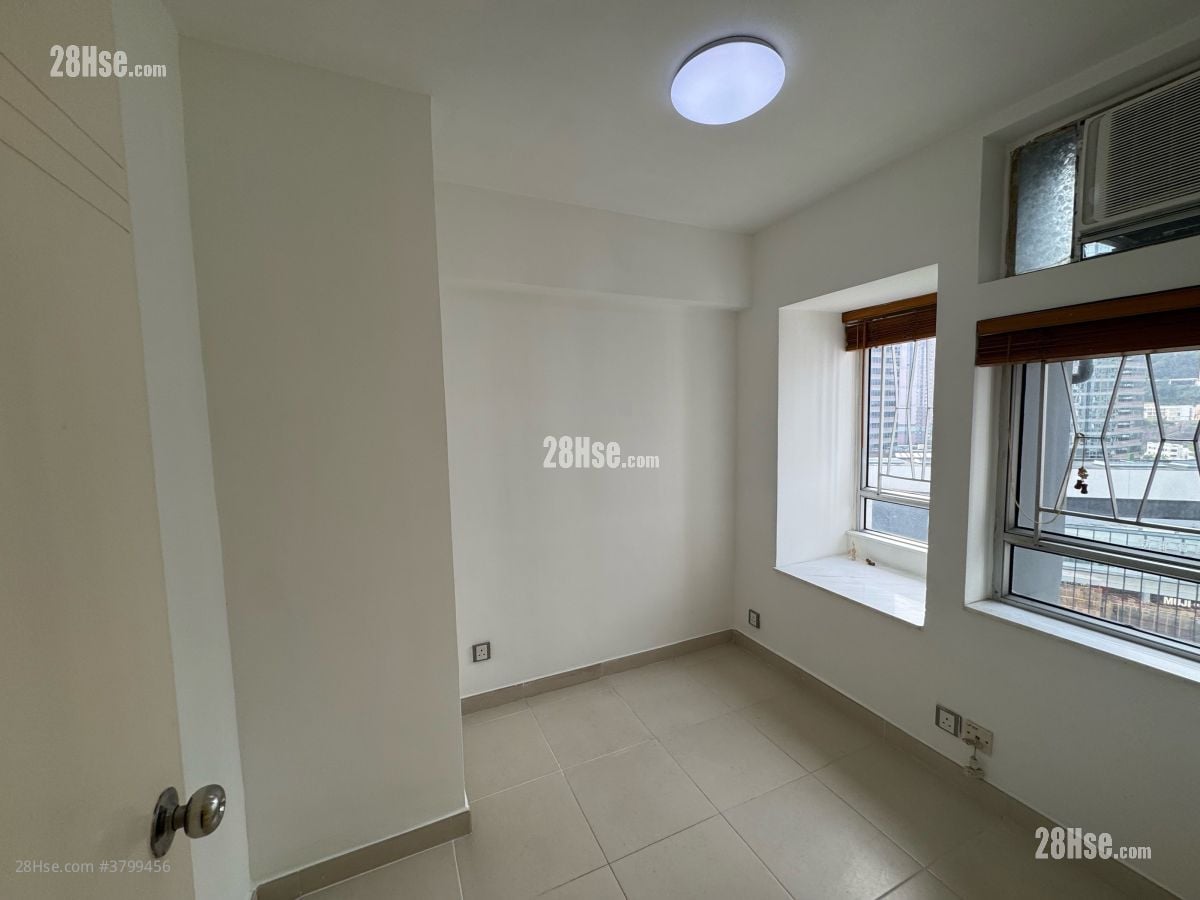 New Kwai Fong Gardens Sell 2 Bedrooms , 1 Bathroom 400 ft²